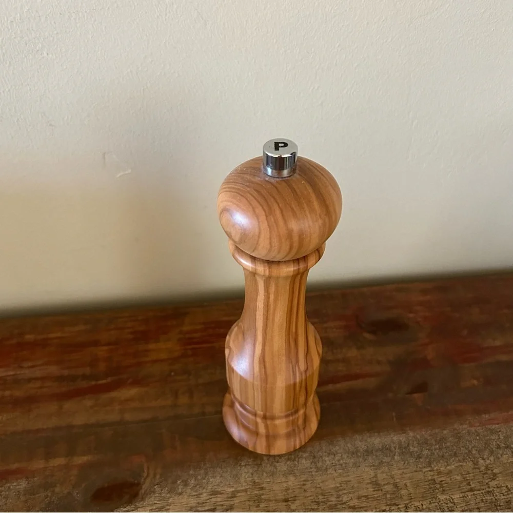 Williams Sonoma 7” Pepper Mill